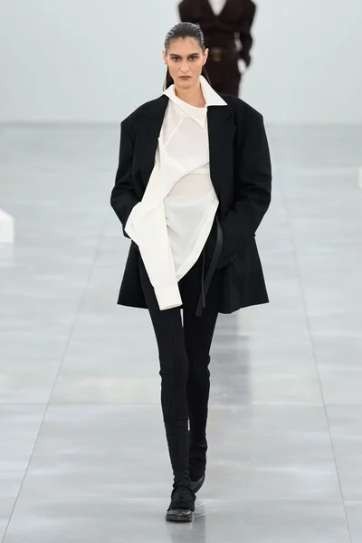 Look 9